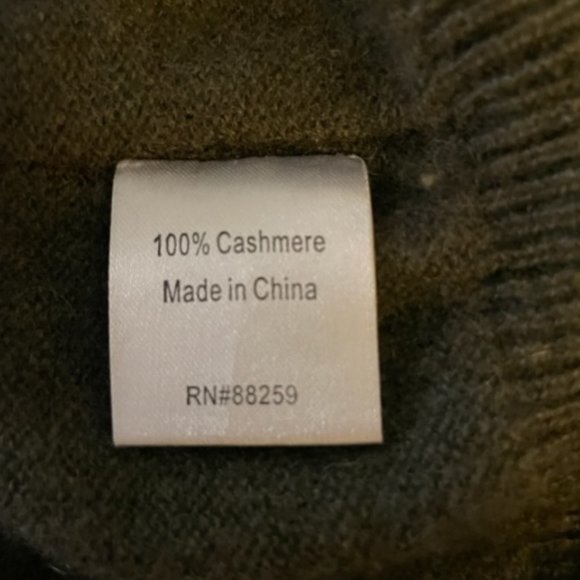 Subtle Luxury California cashmere hunter green V-neck sweater - Picture 5 of 5